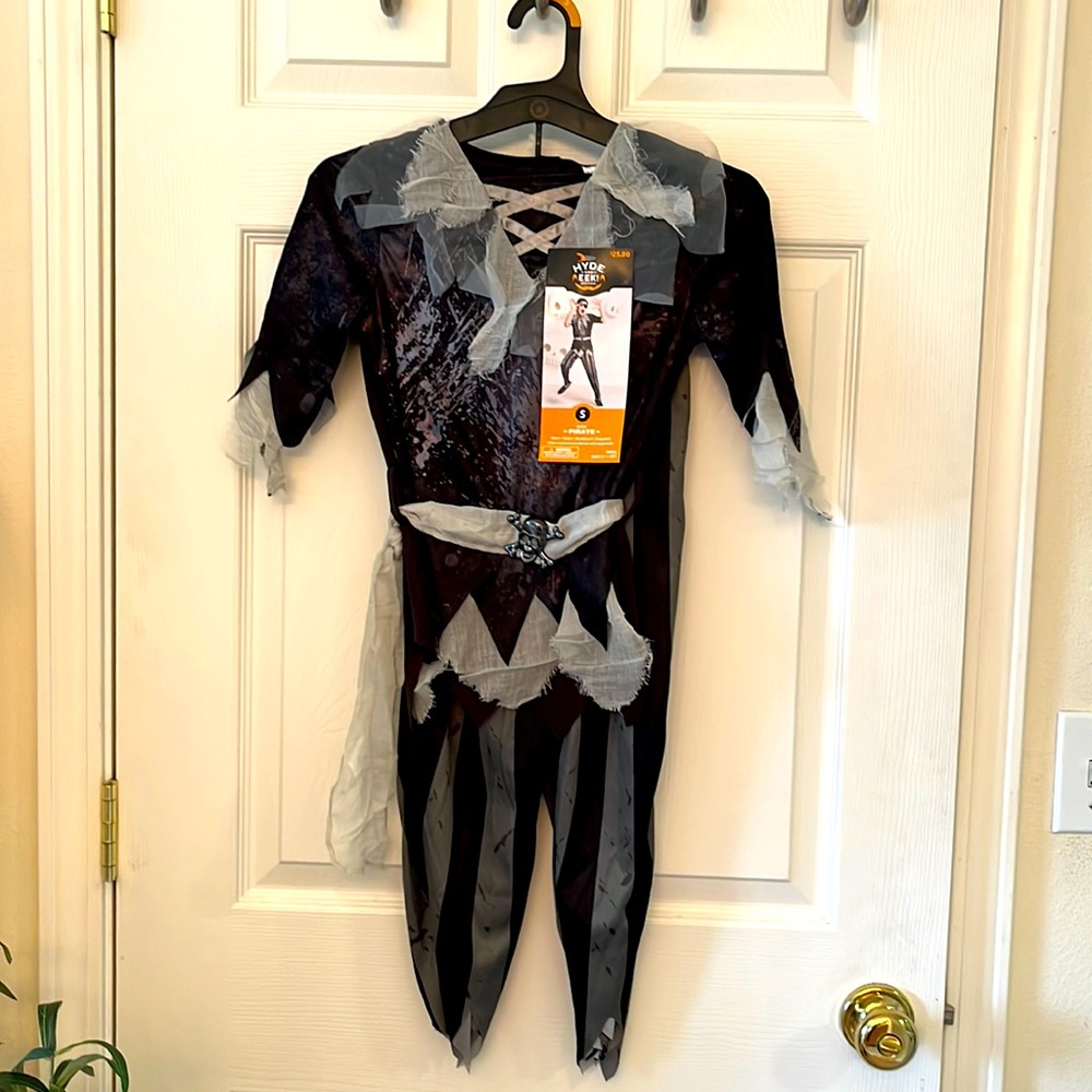 Halloween Costume Pirate Boys size 4-7